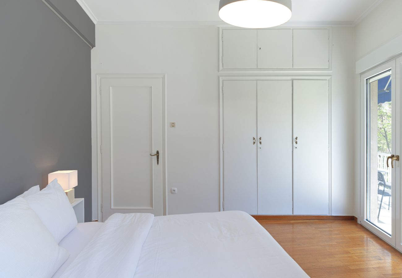 Apartment in Athens - Chic Renovated Hideaway in Vibrant Square