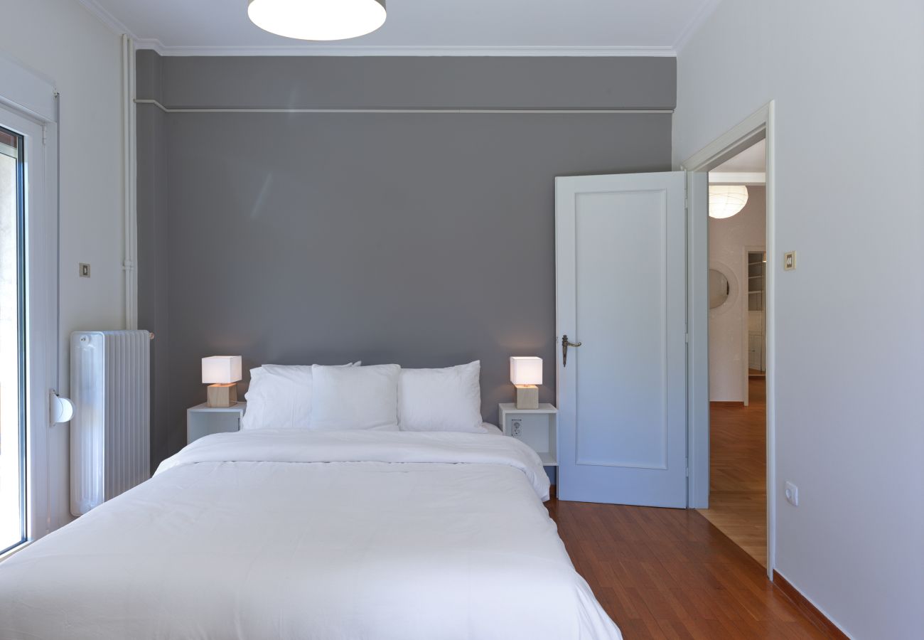 Apartment in Athens - Chic Renovated Hideaway in Vibrant Square