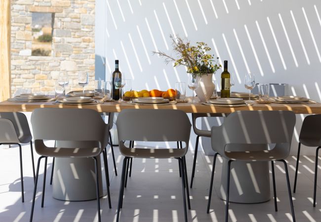 Villa in Aspro Chorio - Poolside Panorama: Coastal Luxury & Vistas Villa in Aspro Chorio - Poolside Panorama: Coastal Luxury & Vistas