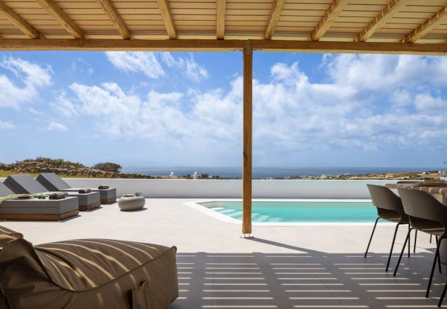 Villa in Aspro Chorio - Poolside Panorama: Coastal Luxury & Vistas Villa in Aspro Chorio - Poolside Panorama: Coastal Luxury & Vistas