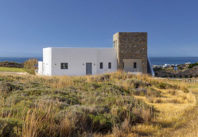 Villa in Aspro Chorio - Poolside Panorama: Coastal Luxury & Vistas Villa in Aspro Chorio - Poolside Panorama: Coastal Luxury & Vistas