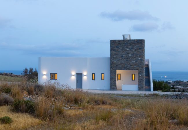 Villa in Aspro Chorio - Poolside Panorama: Coastal Luxury & Vistas Villa in Aspro Chorio - Poolside Panorama: Coastal Luxury & Vistas