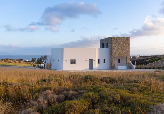 Villa in Aspro Chorio - Poolside Panorama: Coastal Luxury & Vistas Villa in Aspro Chorio - Poolside Panorama: Coastal Luxury & Vistas