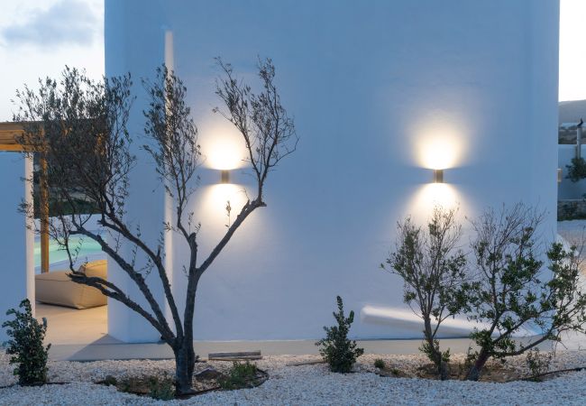 Villa in Aspro Chorio - Poolside Panorama: Coastal Luxury & Vistas Villa in Aspro Chorio - Poolside Panorama: Coastal Luxury & Vistas