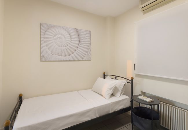 Terraced House in Athens - Spacious 3bdr Townhouse with Monumental View Terraced House in Athens - Spacious 3bdr Townhouse with Monumental View