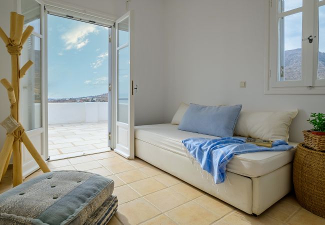 Villa in Tzanes - Soho Villa with private pool in Paros Villa in Tzanes - Soho Villa with private pool in Paros