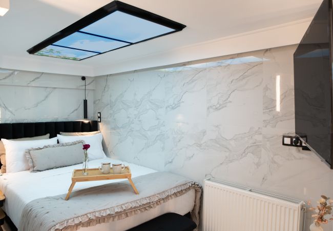 Apartment in Athens - A Rare Gem Near Acropolis in Koukaki Apartment in Athens - A Rare Gem Near Acropolis in Koukaki