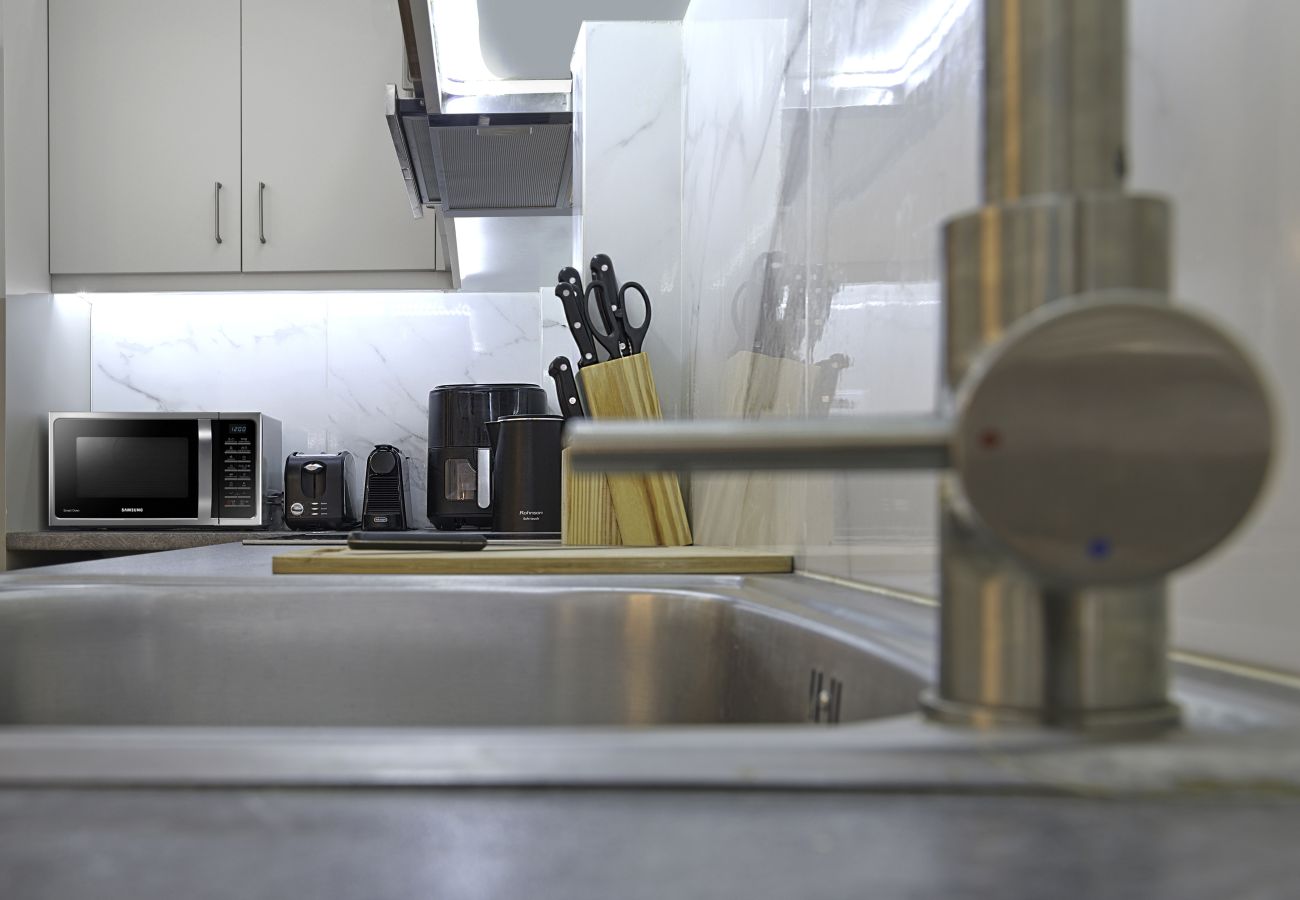 Apartment in Athens - Modern Comfort in Kipseli