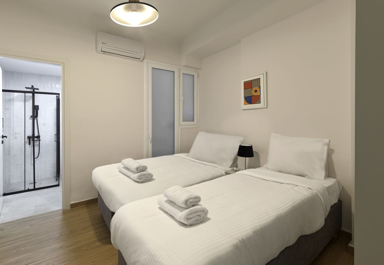 Apartment in Athens - Modern Comfort in Kipseli