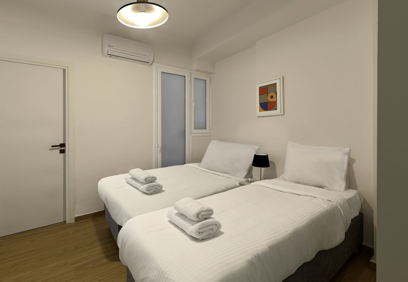 Apartment in Athens - Modern Comfort in Kipseli