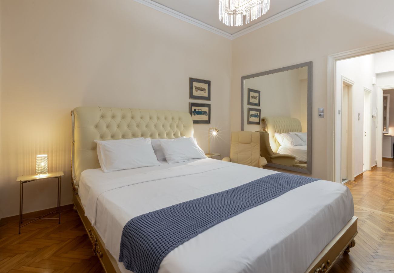 Apartment in Athens - Serenity Escape with Jacuzzi in Kolonaki