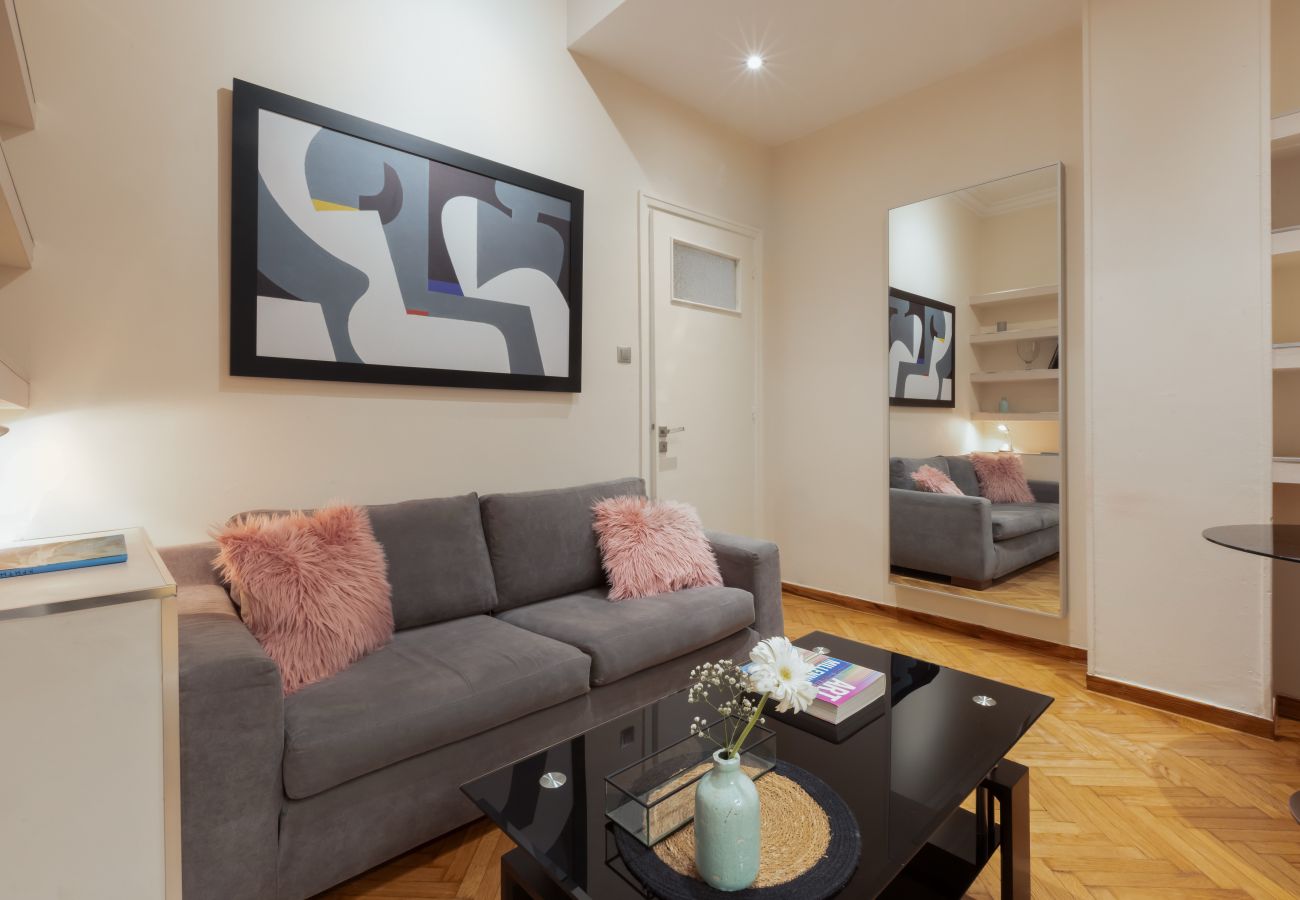 Apartment in Athens - Serenity Escape with Jacuzzi in Kolonaki