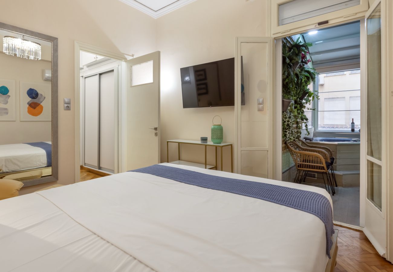Apartment in Athens - Serenity Escape with Jacuzzi in Kolonaki