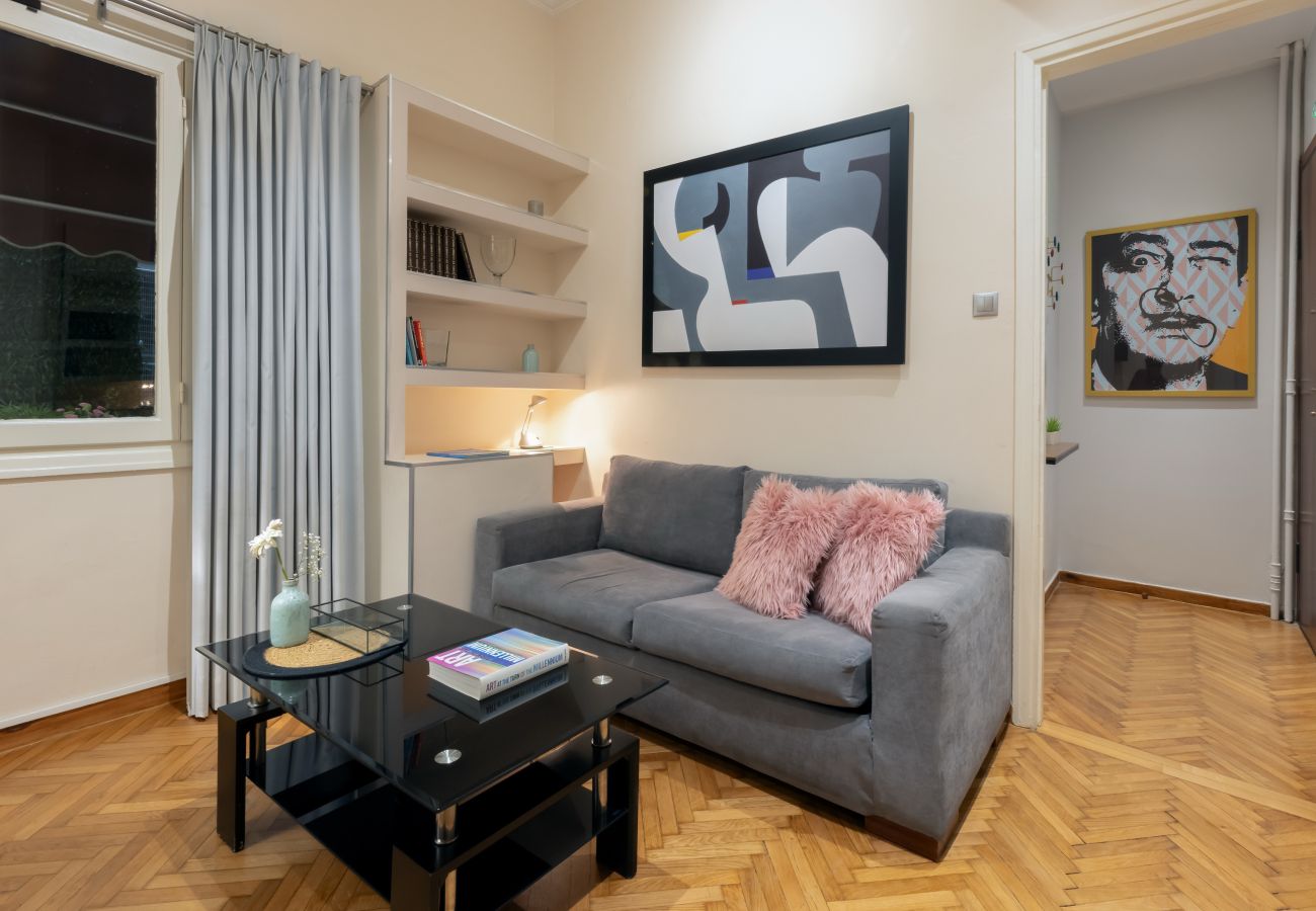 Apartment in Athens - Serenity Escape with Jacuzzi in Kolonaki