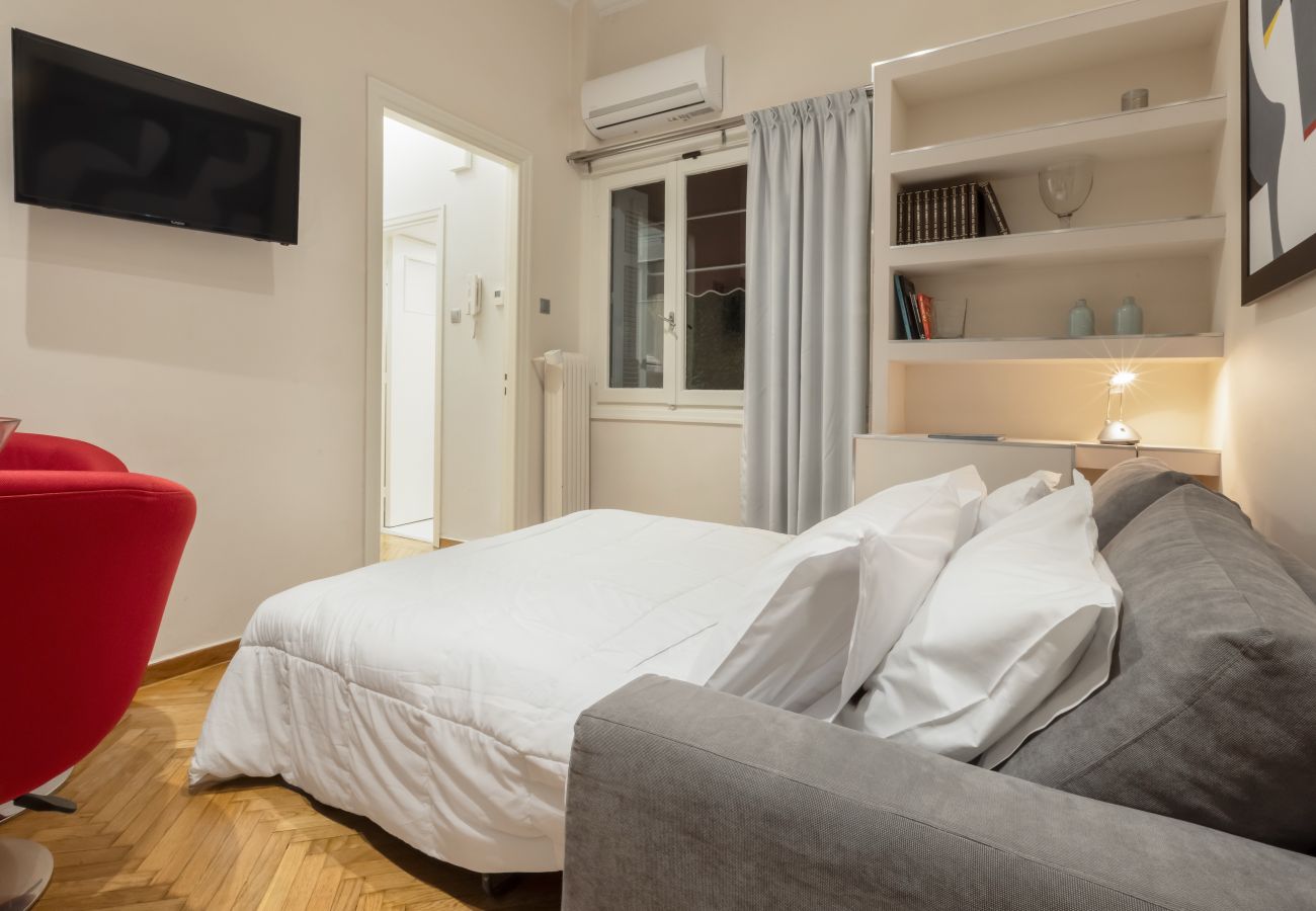 Apartment in Athens - Serenity Escape with Jacuzzi in Kolonaki