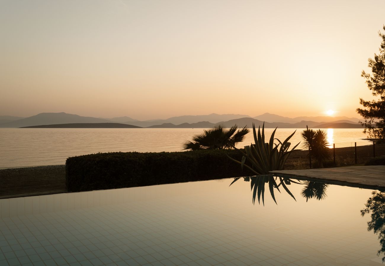 Villa in Nafplio - Private Coastal Villa in Nafplio